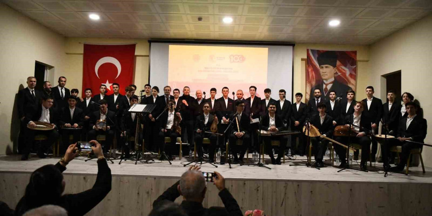 Lapseki’de Cumhuriyetin 100’üncü yılında Musiki konseri düzenlendi