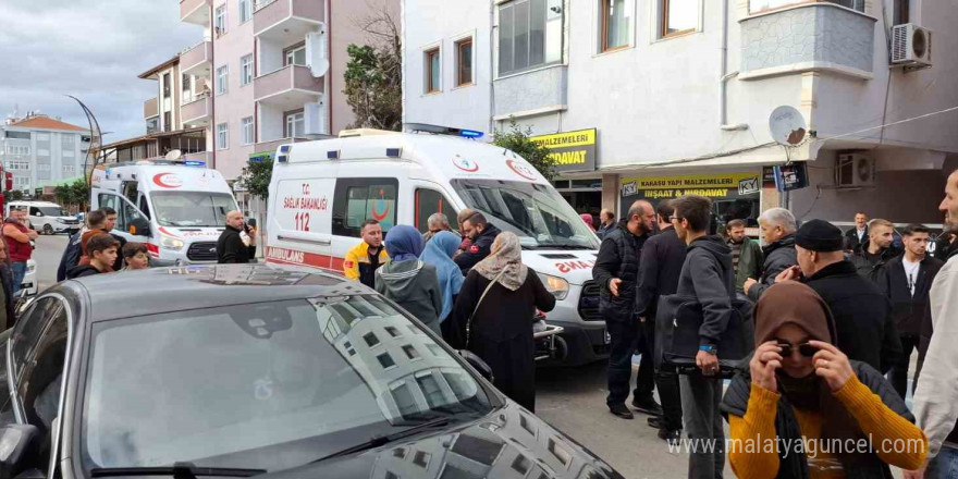 Lastiği patlayarak kontrolden çıkan motosiklet kadına çarptı: 2 yaralı