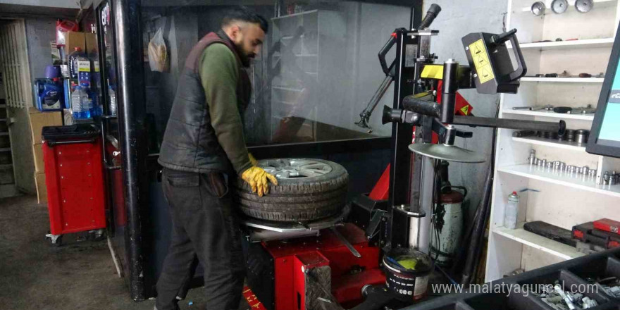 Lastikçilerde kış lastiği yoğunluğu erken başladı