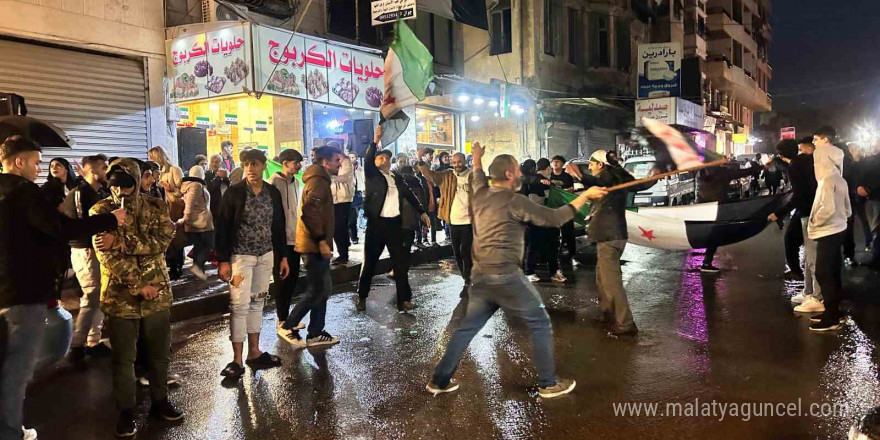 Lazkiye’de yağmura rağmen Esad rejiminin devrilmesi kutlandı