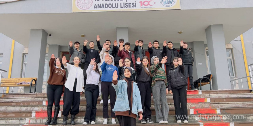 Lise öğrencileri ‘Kadına Şiddete Dur’ demek için kameraların karşısına geçtiler