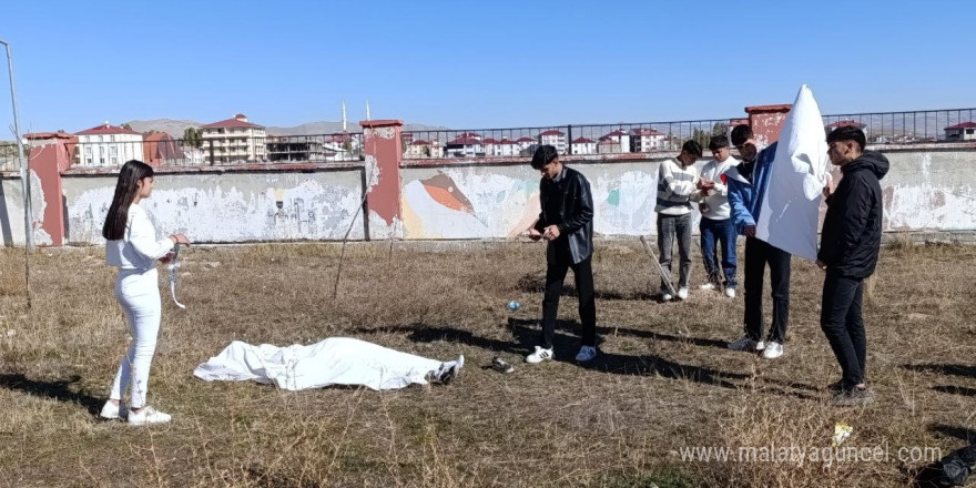 Lise öğrencileri ‘Kadına Şiddete Dur’ demek için kameraların karşısına geçtiler