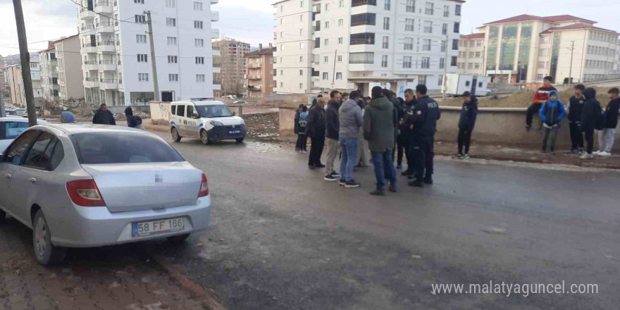 Lise öğrencisi ortaokul öğrencisini bıçakladı