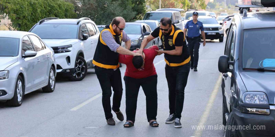 Lise öğrencisini taciz ettiği öne sürülen şüpheliyi Seyhan polisi yakaladı