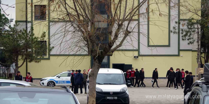 Lisede tartıştığı okul arkadaşını tornavida ile yaraladı