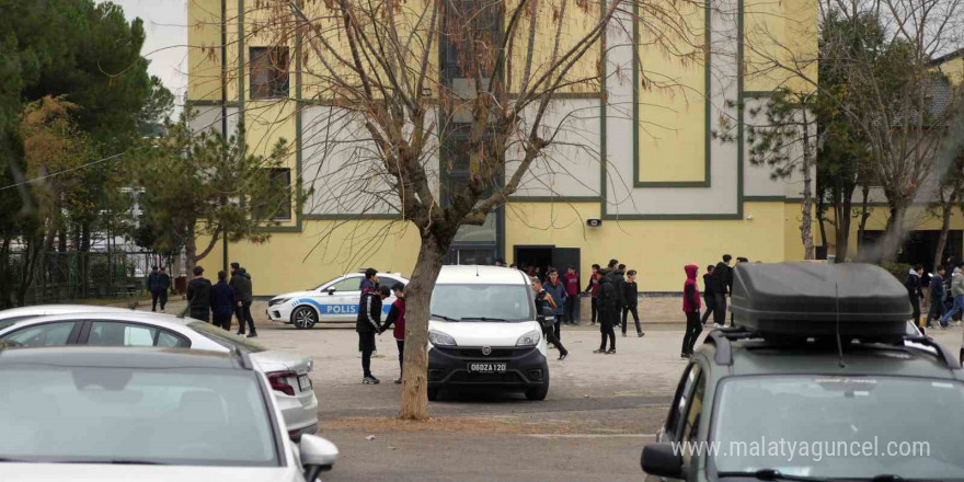 Lisede tartıştığı okul arkadaşını tornavida ile yaraladı