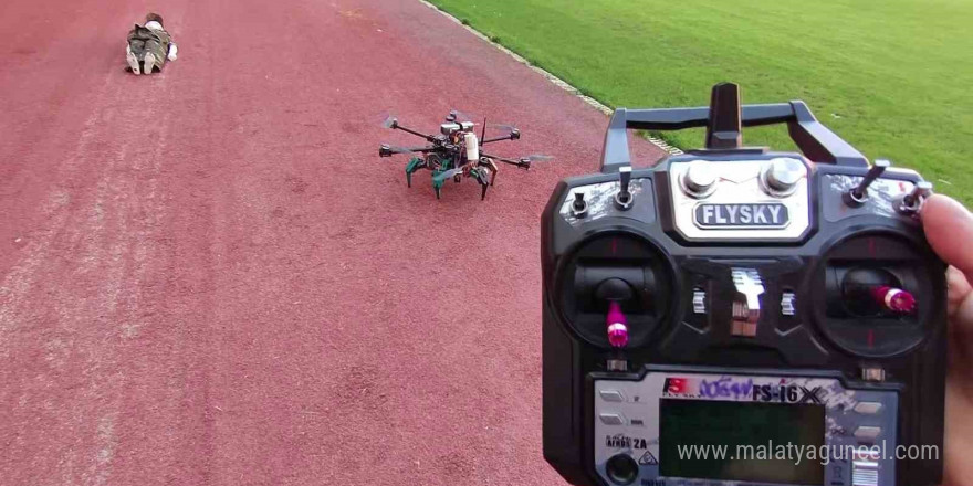 Liseli gençler geliştirdi, bu dron yerde yürüyor