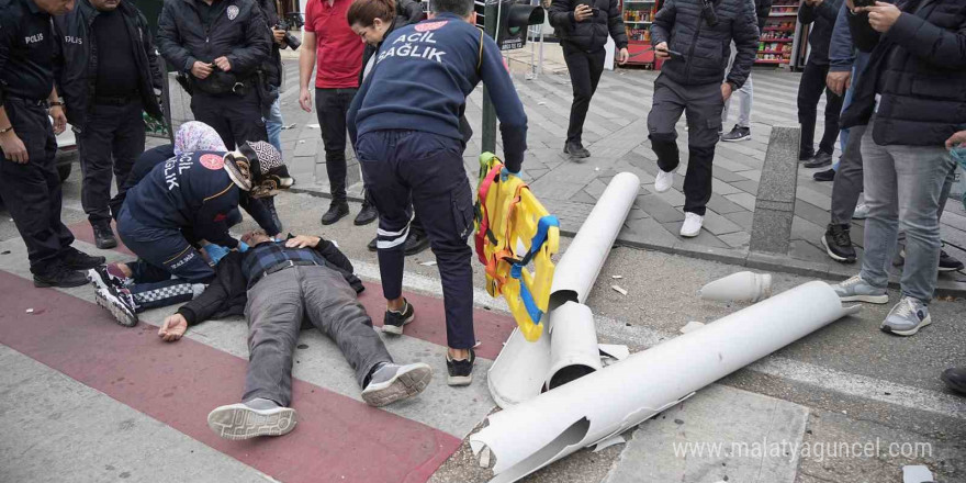 Lodosta çatıdan kopan boru adamın kafasına düştü