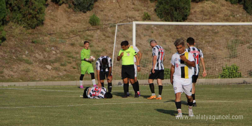 Maça bir gün kala lisansları çalınan futbolcular, sahaya çıkmayı başarsalar da maçı kazanamadılar