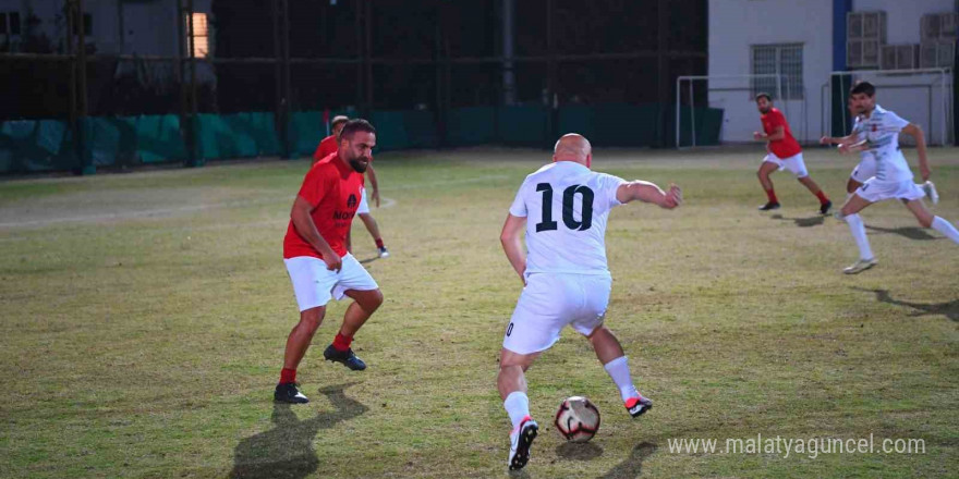 Mahalleler arası futbol turnuvasında heyecan sürüyor