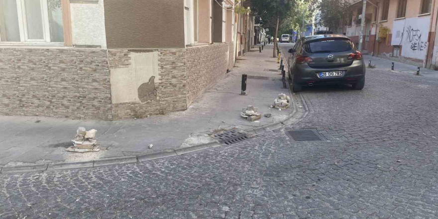 Mahalleli sürekli kırılan dubalarla ilgili çözümü kendi üretti