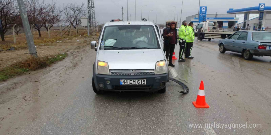 Malatya’da 6 kişinin yaralandığı kaza kameraya yansıdı