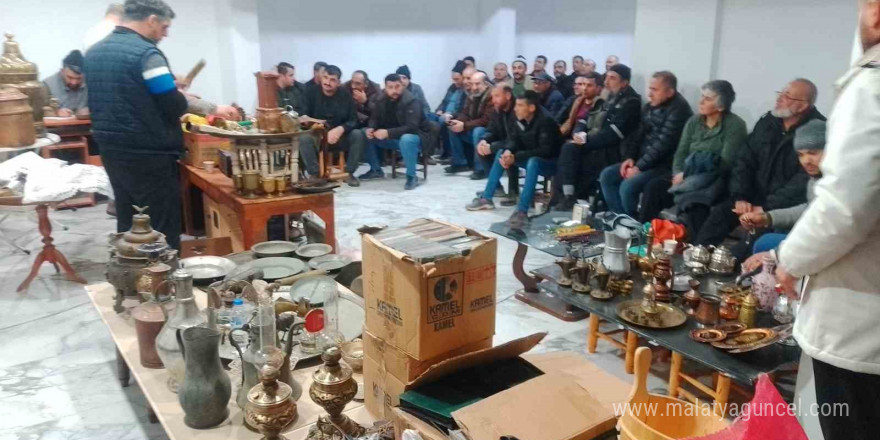 Malatya’da antika ve ikinci el eşyaların bulunduğu müzayedeye yoğun ilgi