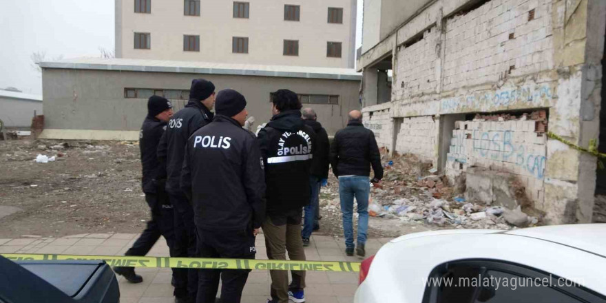 Malatya’da boş arazide erkek cesedi bulundu