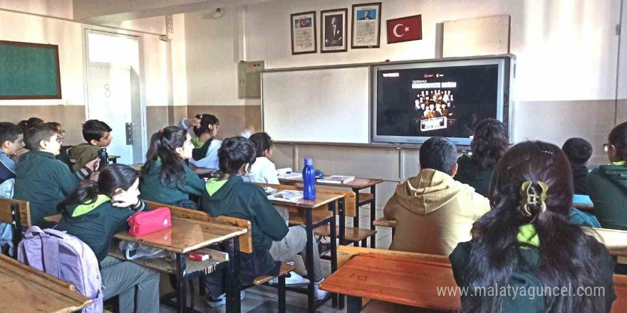 Malatya’da 'Dersimiz Cumhuriyete Doğru' filmi öğrencilere gösterildi