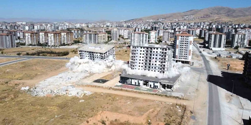 Malatya’da evlerle birlikte hayallerde yıkılıyor