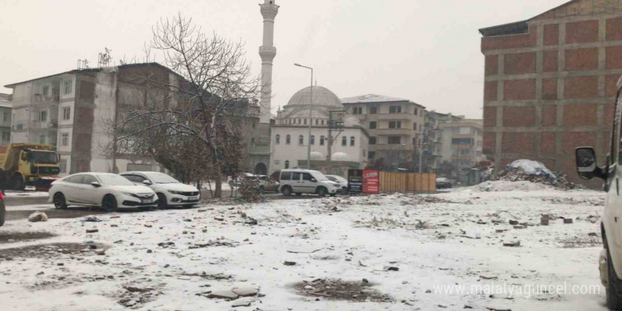 Malatya’da kar yağışı etkili oluyor