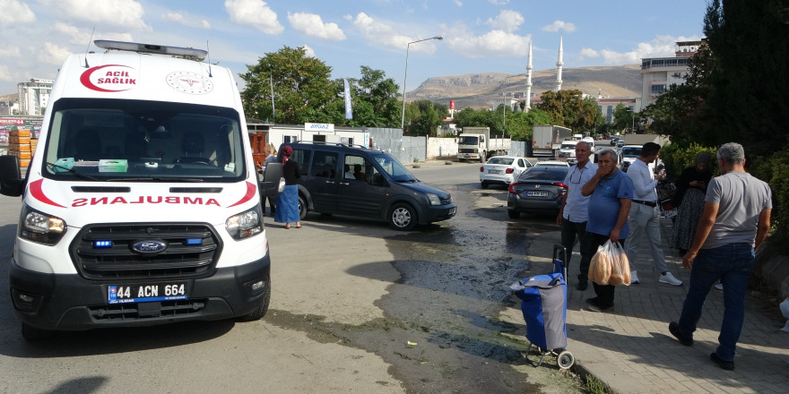 Malatya’da otobüs ile hafif ticari araç çarpıştı: 2 yaralı