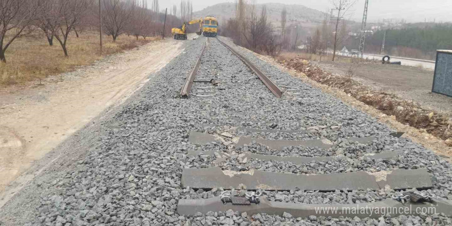 Malatya’da raylardan çıkan lokomotif paniğe neden oldu