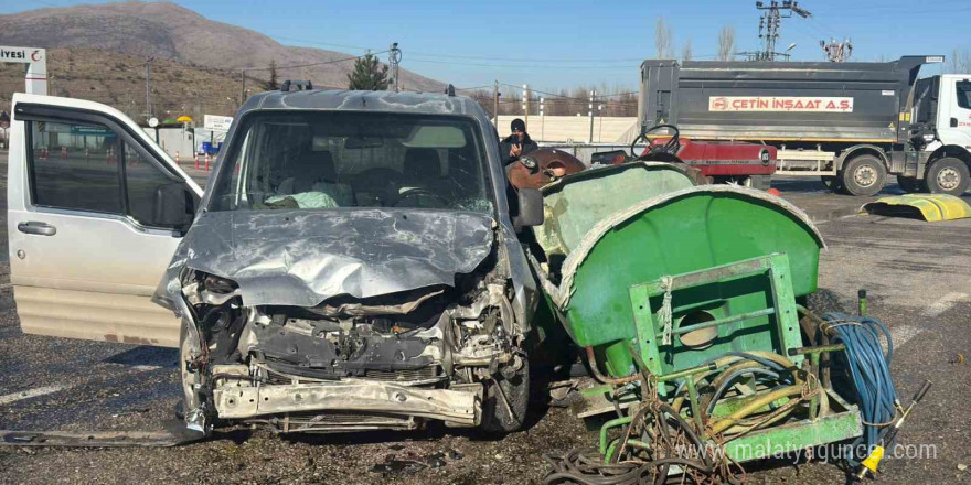 Malatya’da traktör ile hafif ticari araç çarpıştı: 1 yaralı