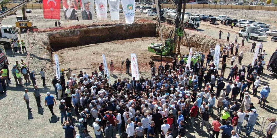 Malatya’da yerinde dönüşümde ilk kazma vuruldu