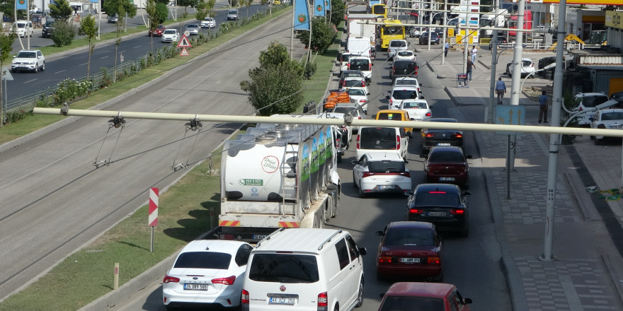 Malatya’da yol çalışmaları nedeniyle oluşan trafiğe tepki