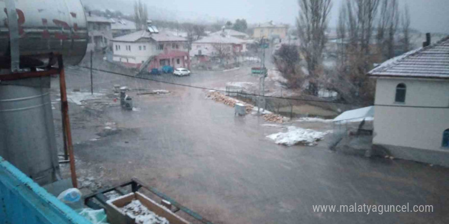 Malatya’da yüksek rakımlı bölgelerde kar yağışı etkili oldu