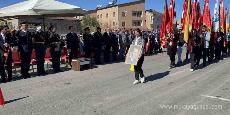 Malazgirt’te Cumhuriyet’in 101. yıldönümü kutlandı