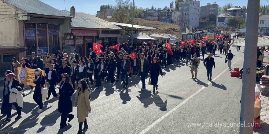 Malazgirt’te Cumhuriyet’in 101. yıldönümü kutlandı