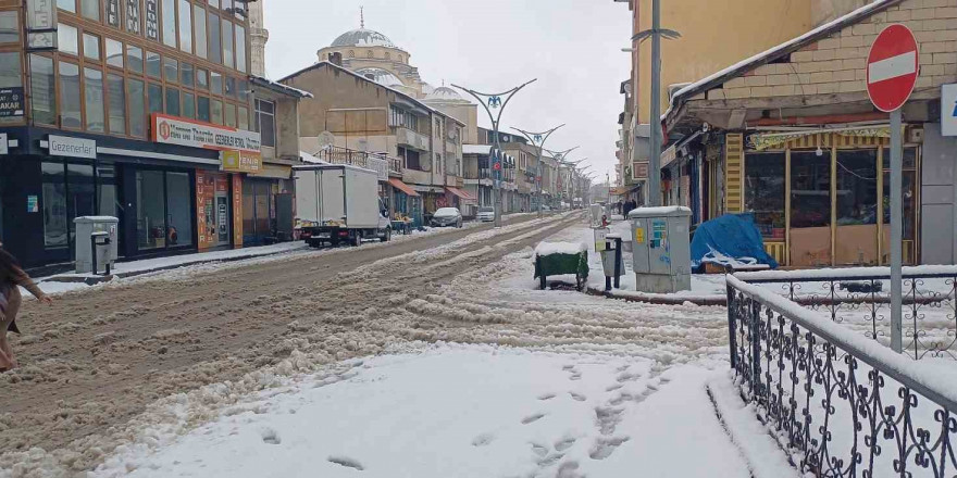 Malazgirt’te kar yağışı