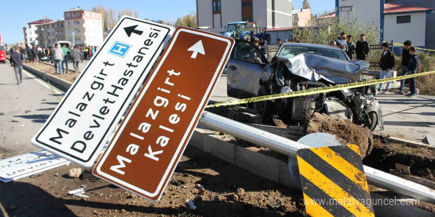 Malazgirt’te otomobiller çarpıştı: 1 ölü, 1 yaralı