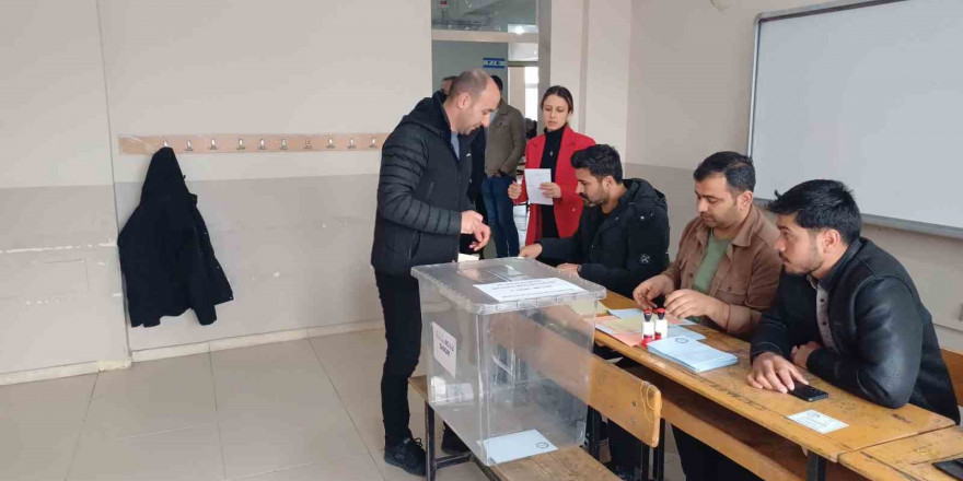 Malazgirt’te seçmenler oylarını kullanmaya başladı