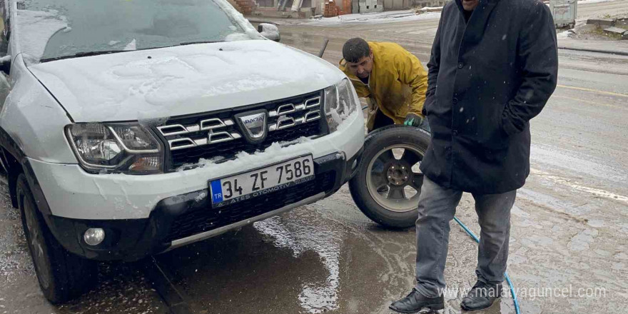 Malazgirt’teki lastikçilerde yoğun mesai