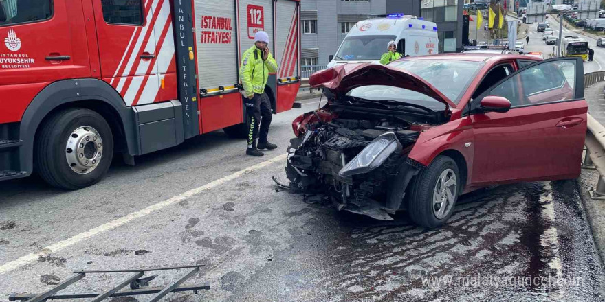 Maltepe’de iki araç kafa kafaya çarpıştı: 5 yaralı