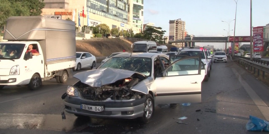 Maltepe’de kaza yapan araç sürücüsü olay yerinden kaçtı