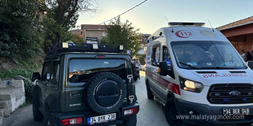 Maltepe’de yolcu minibüsü park halindeki tıra çarptı: 8 yaralı