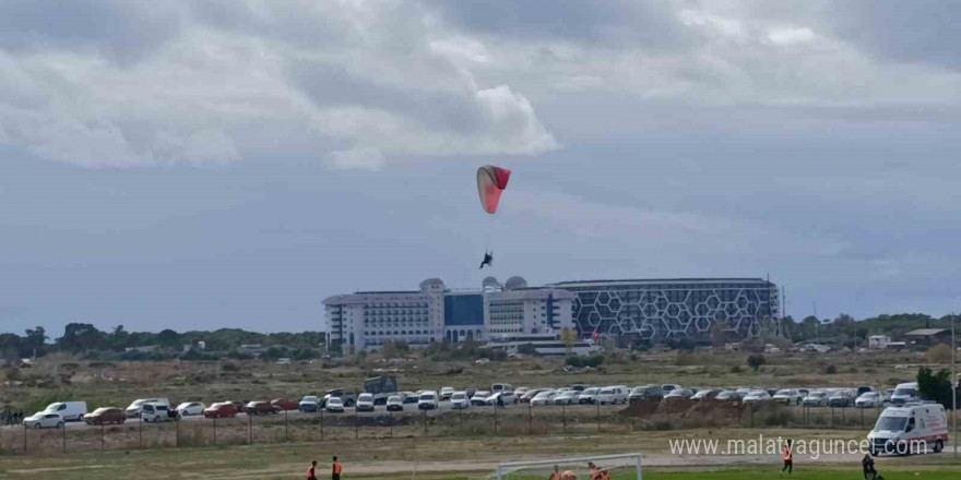 Manavgat Stadı’nda paramotor gösterisi