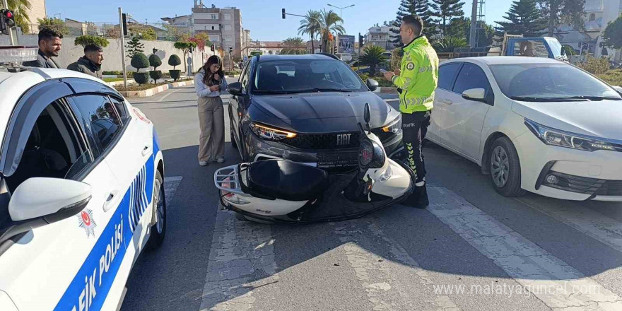 Manavgat’ta otomobil ile motosiklet çarpıştı: 1 yaralı