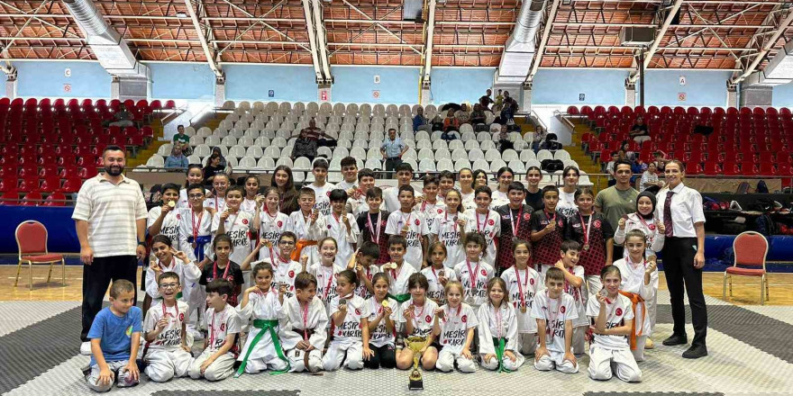 Manisa BBSK karate takımı il şampiyonu oldu