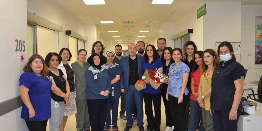 Manisa Şehir Hastanesi yönetiminden yılın hemşiresine tebrik