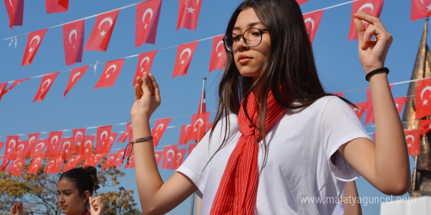 Manisa’da cumhuriyetin 101. yılı kutlamaları başladı