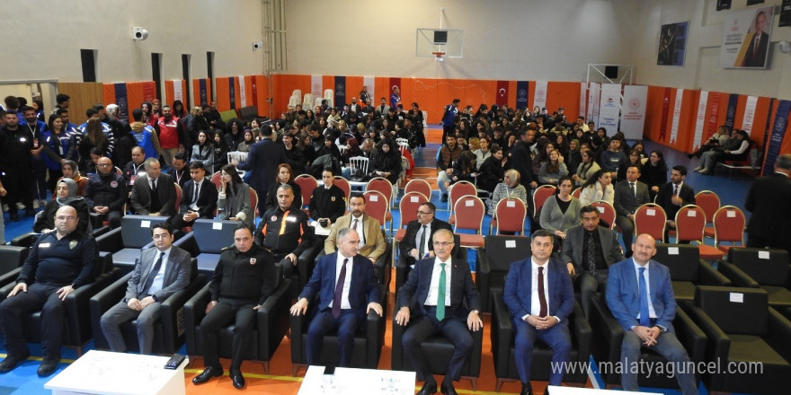 Manisa’da 'Gençlik Politika Belgesi Vizyon Çalıştayı' başladı