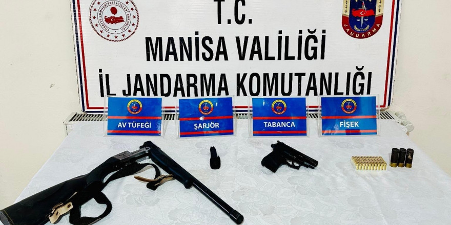 Manisa’da ikametten ruhsatsız tabanca ve tüfek çıktı