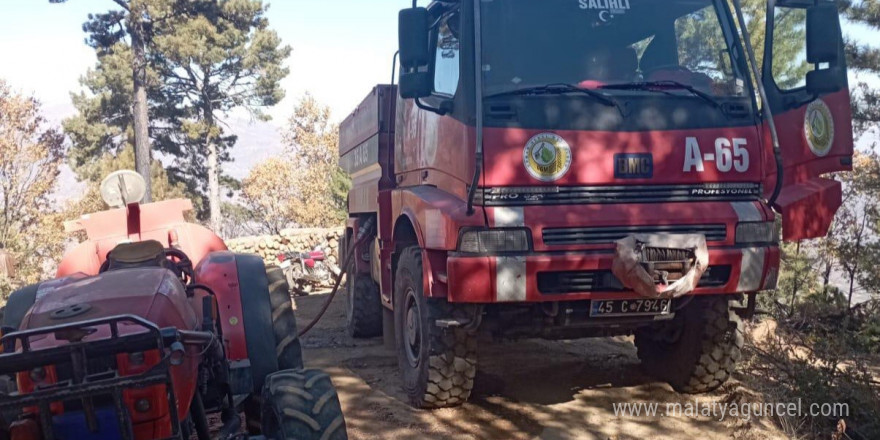 Manisa’da ormanlık alanda çıkan yangın söndürüldü