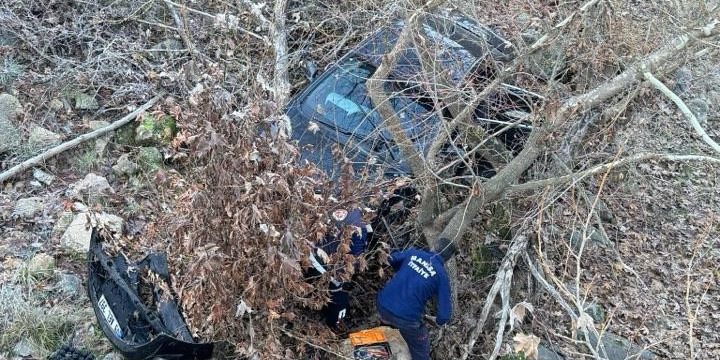 Manisa’da otomobil Gördes Çayına uçtu: 3 yaralı