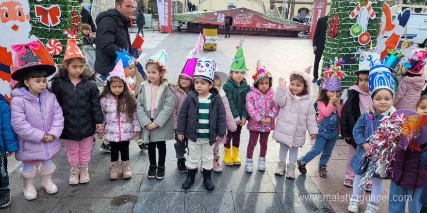 Manisalı çocuklar yeni yıl coşkusunu doyasıya yaşadı