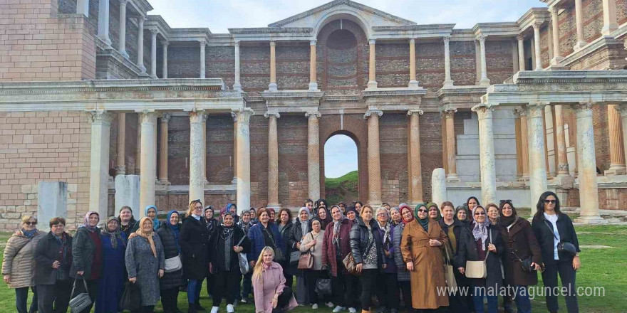 Manisalı kadınlar Salihli ilçesindeki güzellikleri keşfetti