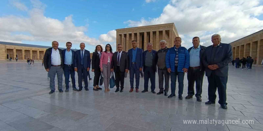 Manisalı muhtarlar Anıtkabir’deki törenlere katıldı