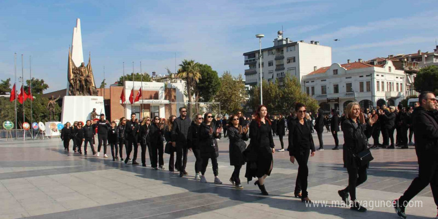 Manisa’nın kalbine 1938 kişiden Atatürk imzası