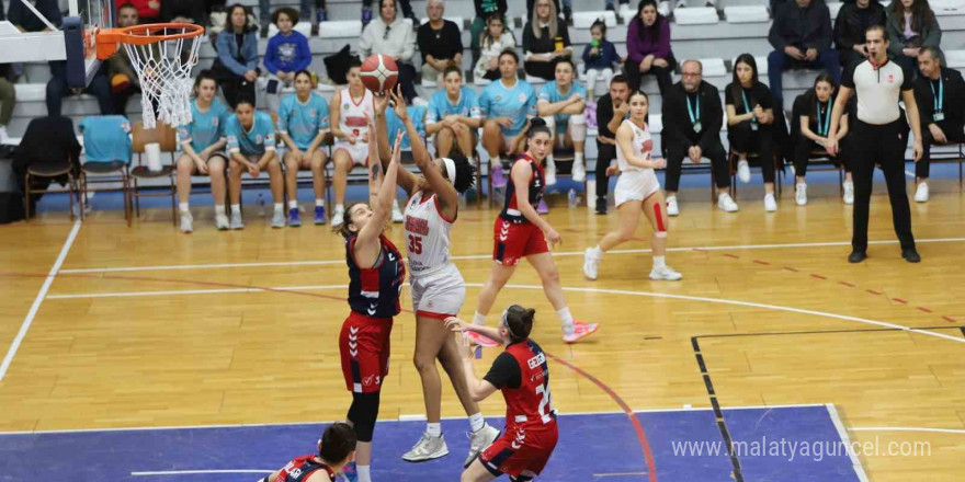 Manisa’nın tek kadın basketbol takımı, evinde yenilmiyor